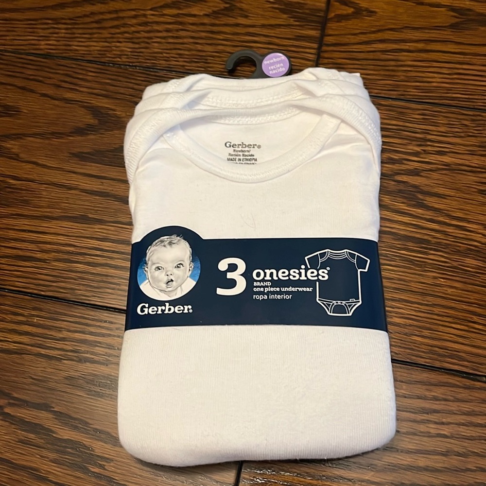 Gerber 3 onesies white newborn